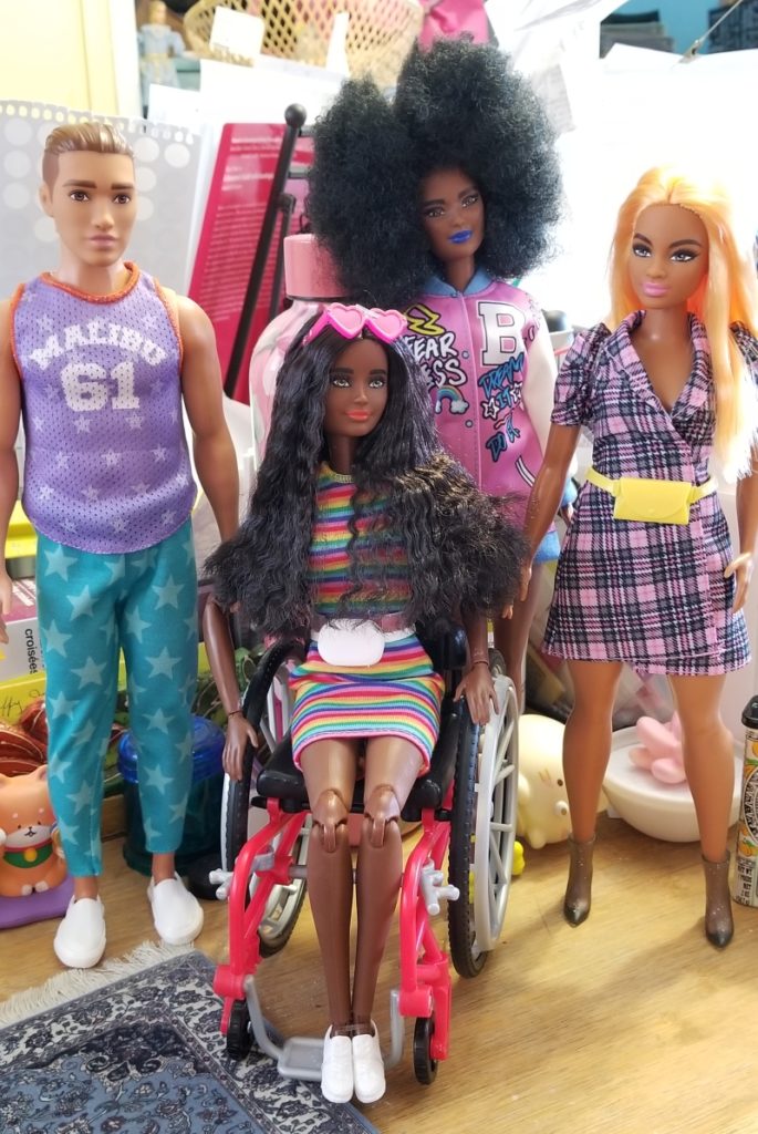 Barbie Fashionistas 166, 156, 161, and 164 pose in groupshot